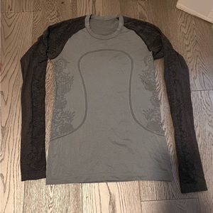 Lululemon swiftly tech grey dual tone long sleeve. Size 8